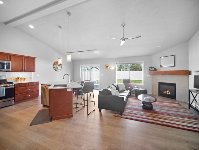 Photo - 3 bedroom/2 bathroom home in Spokane Valley (Furnished)