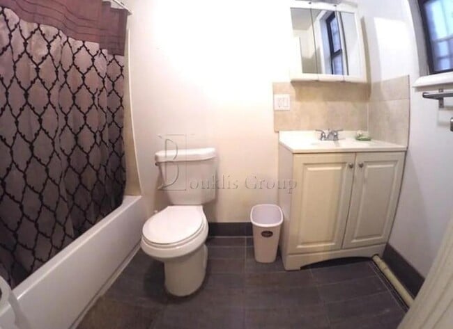 Building Photo - 1 bedroom in ASTORIA NY 11102 Unit BA