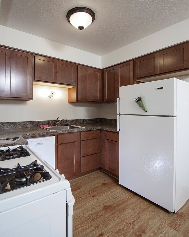 Photo - Holiday Center Apartments