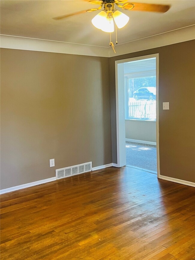 Photo - 940 W Delmar Ave