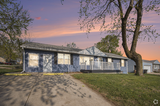 Building Photo - 7224 Maple Ave Rental
