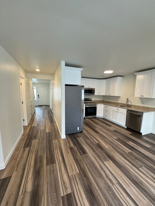 Photo - 845 Golden Bear Ln