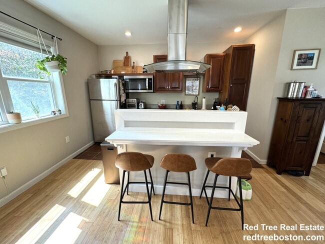 Photo - 4 N Crescent Circuit