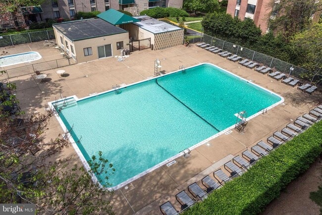 Building Photo - Lafayette Park Condominium | All Utilities Included | Pool, Tennis Court & Clubhouse Unit 101