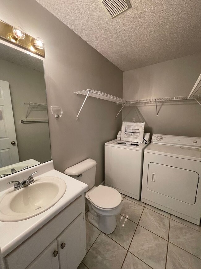 Photo - Foxhill Commons - 12 Month Minimal Lease! ...