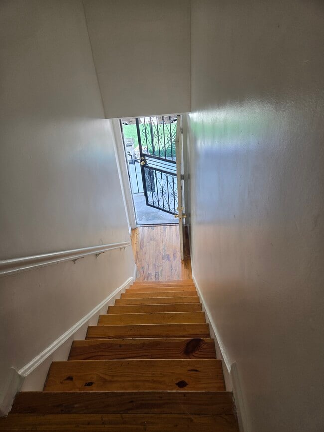 Photo - 1733 Montgomery Ave Unit Apt 2
