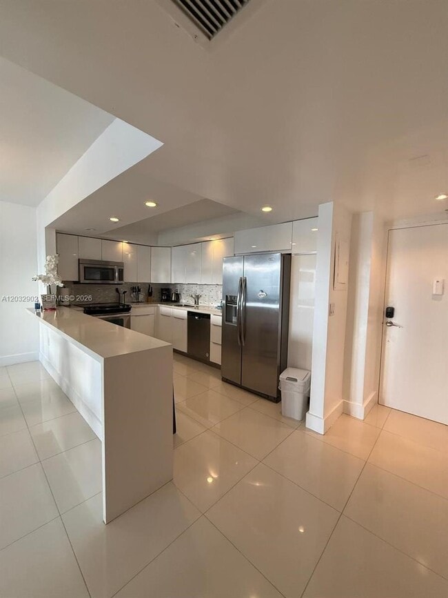 Photo - 19370 Collins Ave Unit 423