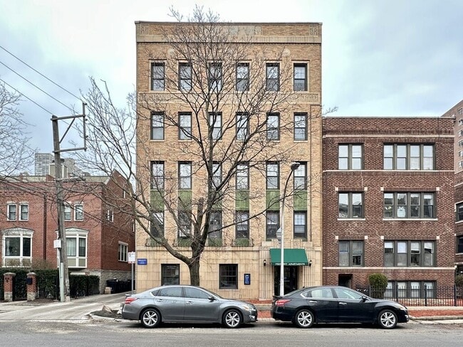 Building Photo - 3836 N Fremont St Unit E05P