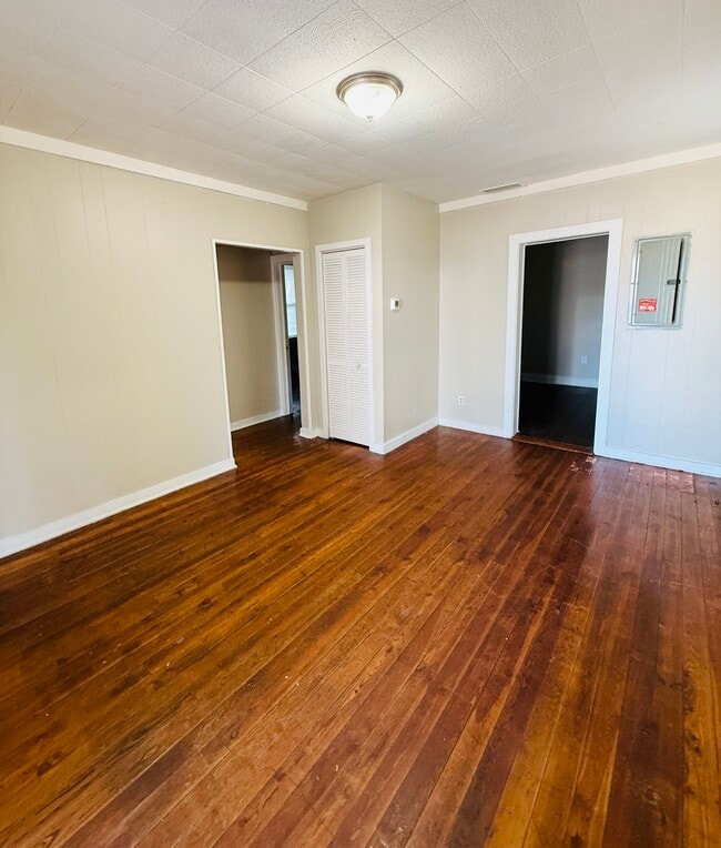 Photo - 752 Ashford St