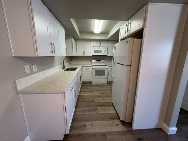 Photo - 3 bedroom, 2 bath, two car garage in Stead- pets welcome!