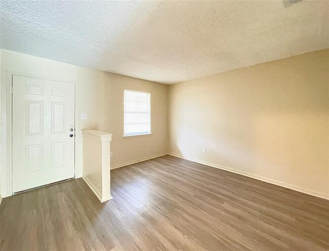 Photo - 902 N Meadows Dr