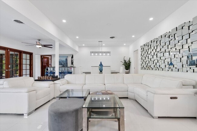 Photo - 440 N Rainbow Dr