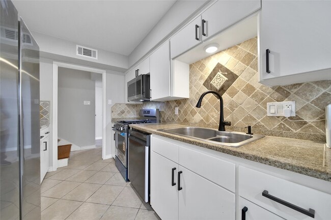 Photo - 131 Phanturn Ln