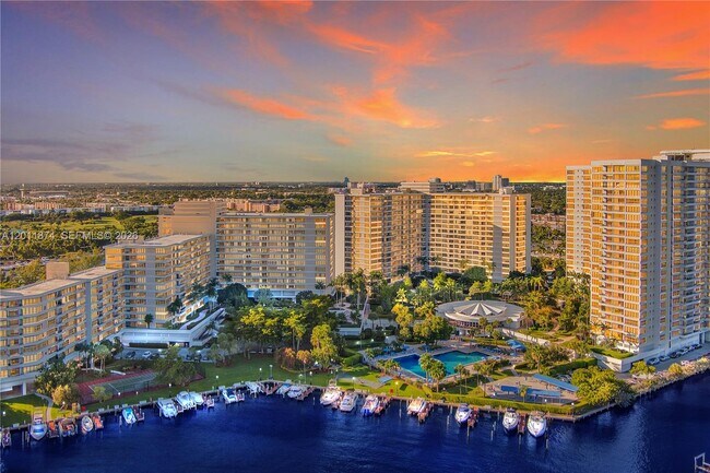 Building Photo - 2500 Parkview Dr Unit 1219