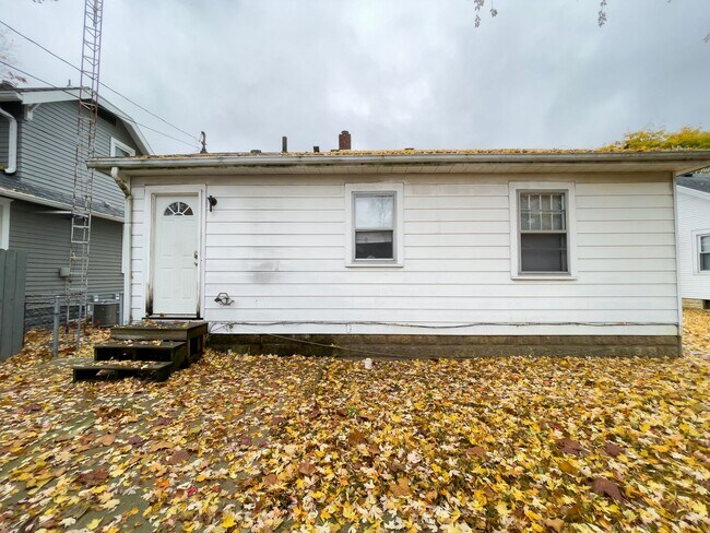 Photo - PRELEASING for AUGUST! Close to Campus