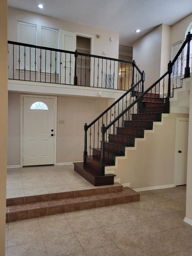 Building Photo - 14810 Rancho Vista Dr