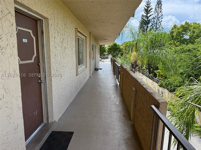Building Photo - 8401 SW 107th Ave Unit 324E