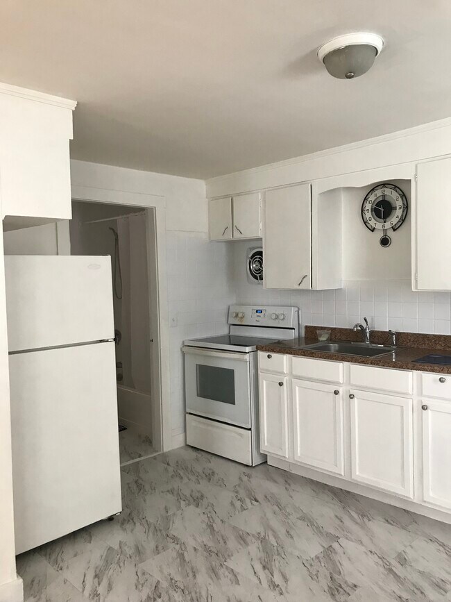 Photo - 162 Main St Unit 2