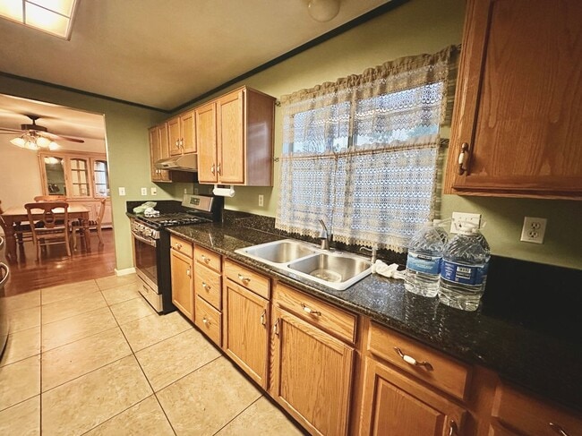 Photo - 17003 Abell Ct