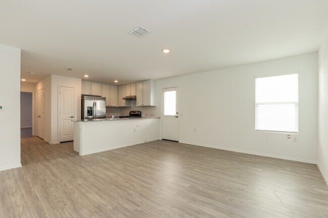 Photo - 4522 Emma Way