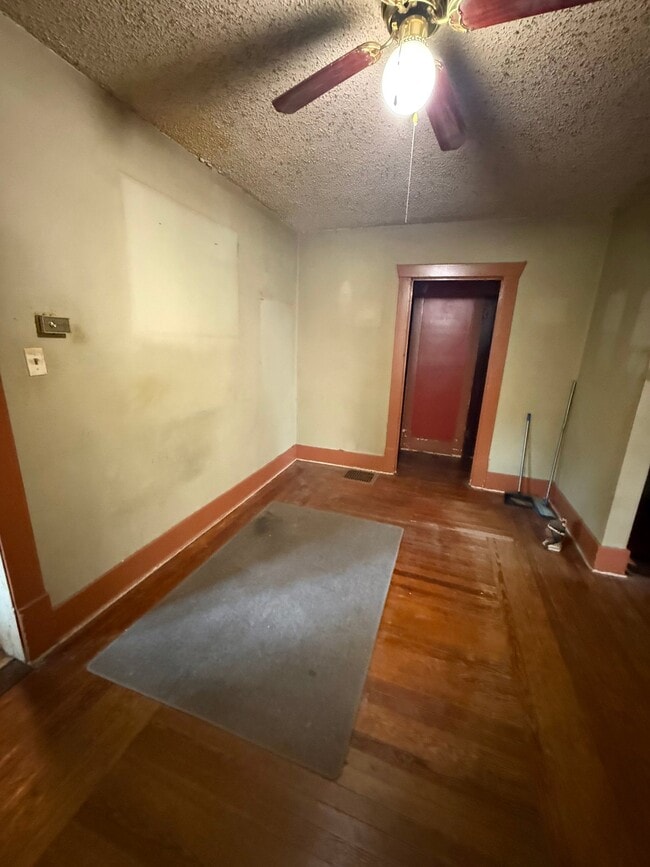Photo - 2081 N College St