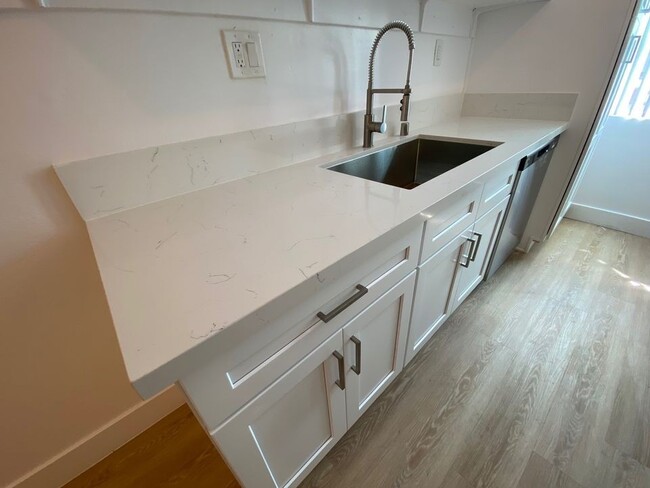 3900 W 1st St Unit 4