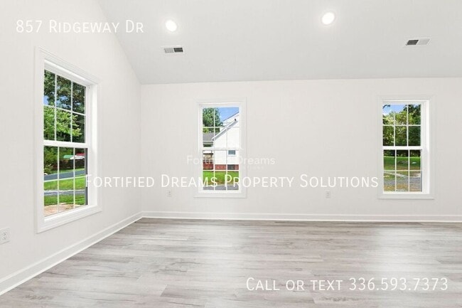 857 Ridgeway Dr