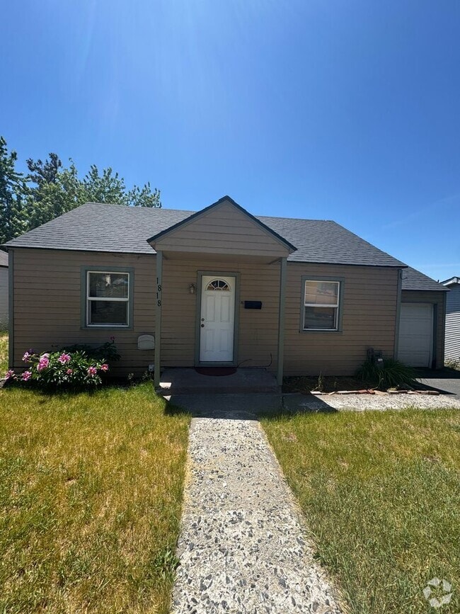 Building Photo - 2 bed 1 bath house in great neighborhood -...