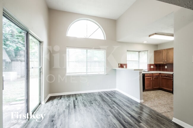 Photo - 4030 Meadowgold Ln