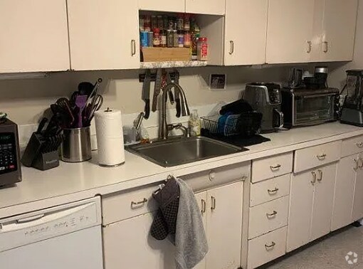 Building Photo - 36 Euston St Unit 12-1 Rental