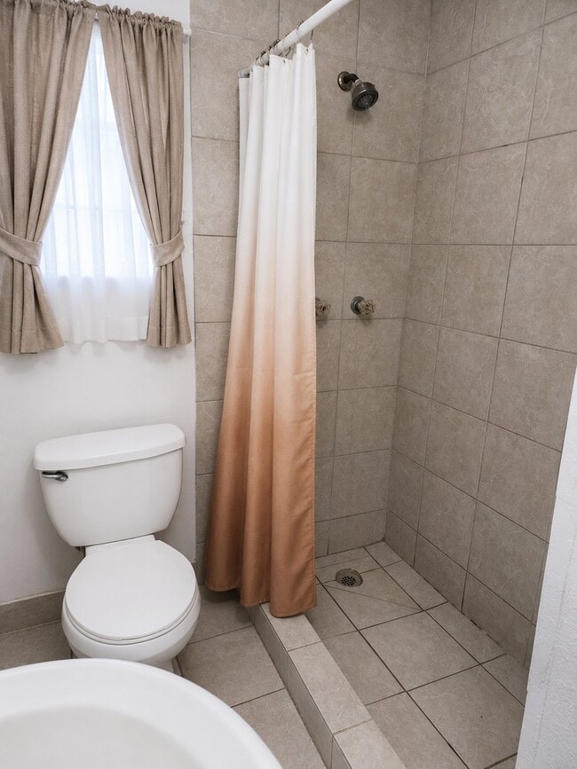 5911 W Lamar Rd Unit 1