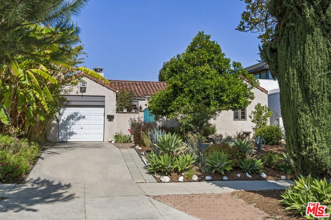 Building Photo - 931 Micheltorena St Rental