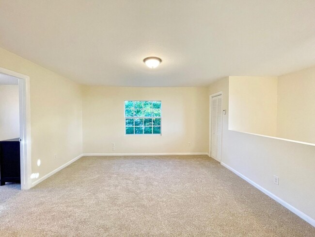 Building Photo - 5555 Garden Ave Unit Apt. 2 (upstairs)