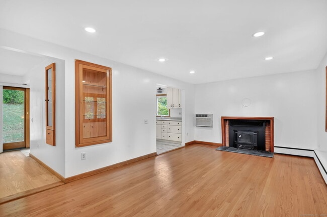 Photo - 111 Cemetery Rd