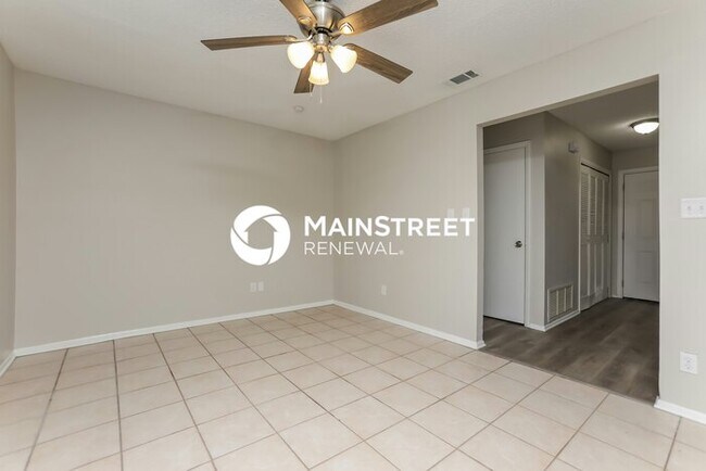 Photo - 3 Bedroom Pet-Friendly Home in CASSELBERRY, FL with Main Street Renewal