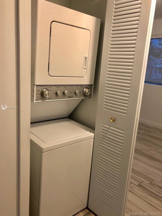 Photo - 1560 Meridian Ave Unidad 101