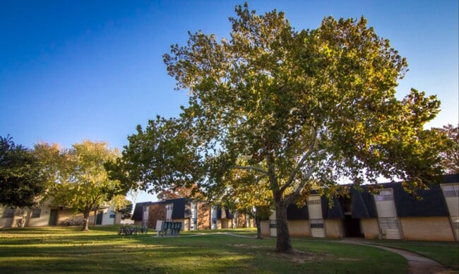 Photo - Bryant Grove Apartments