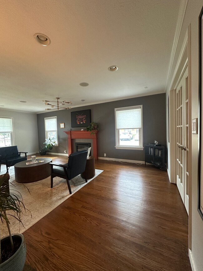 Photo - 932 Robinson St