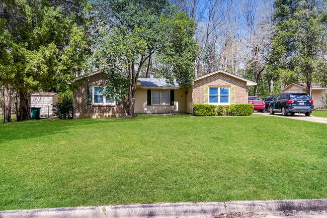 Building Photo - 3591 Robert E Lee Dr