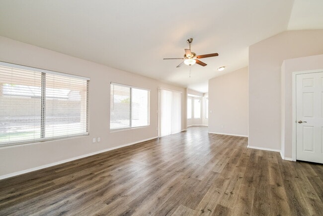 Photo - 1625 N Sawyer