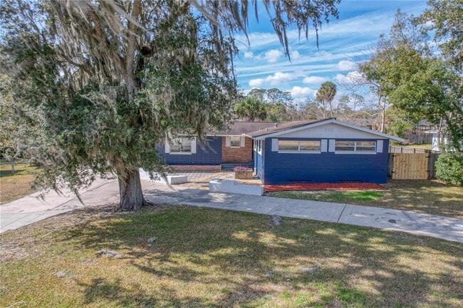 Photo - 1828 SE Lake Weir Ave