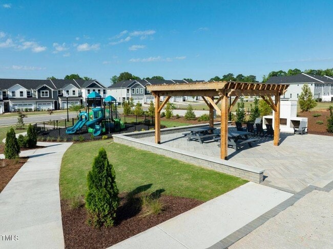 Photo - 143 Siebold St