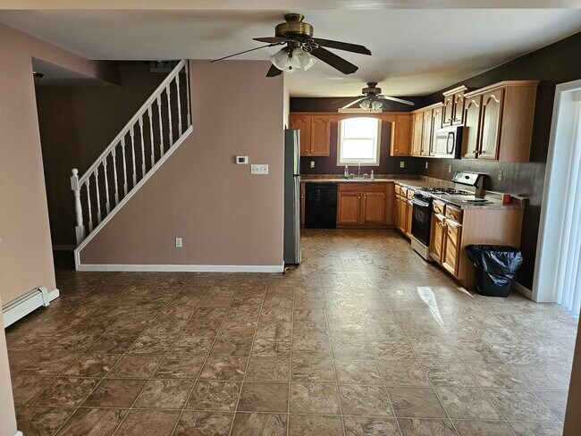 Dining room - 730 Tatum St