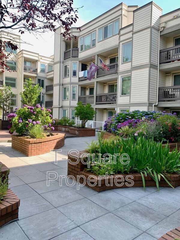2152 N 112th St Unidad 409