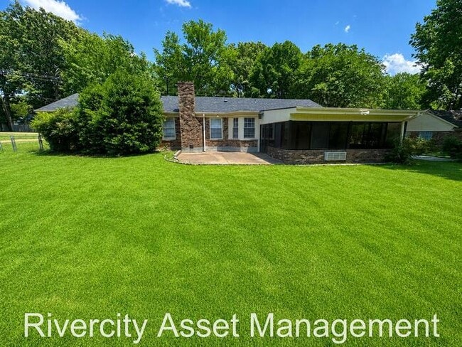 A Germantown Gem !!!!!!!! A Must See, Very Spacious and Newly Renovated!!!!