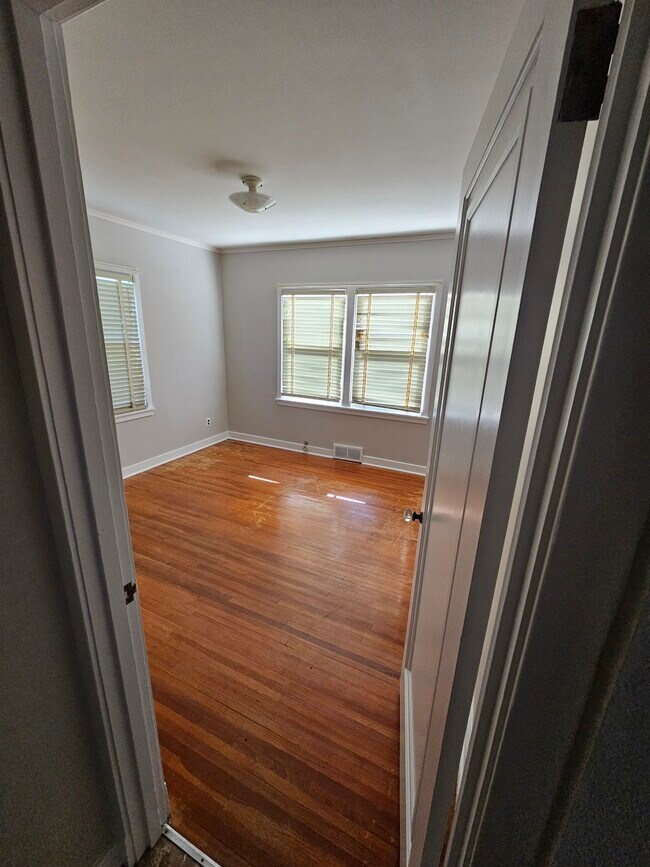 Photo - 1221 W 20th St