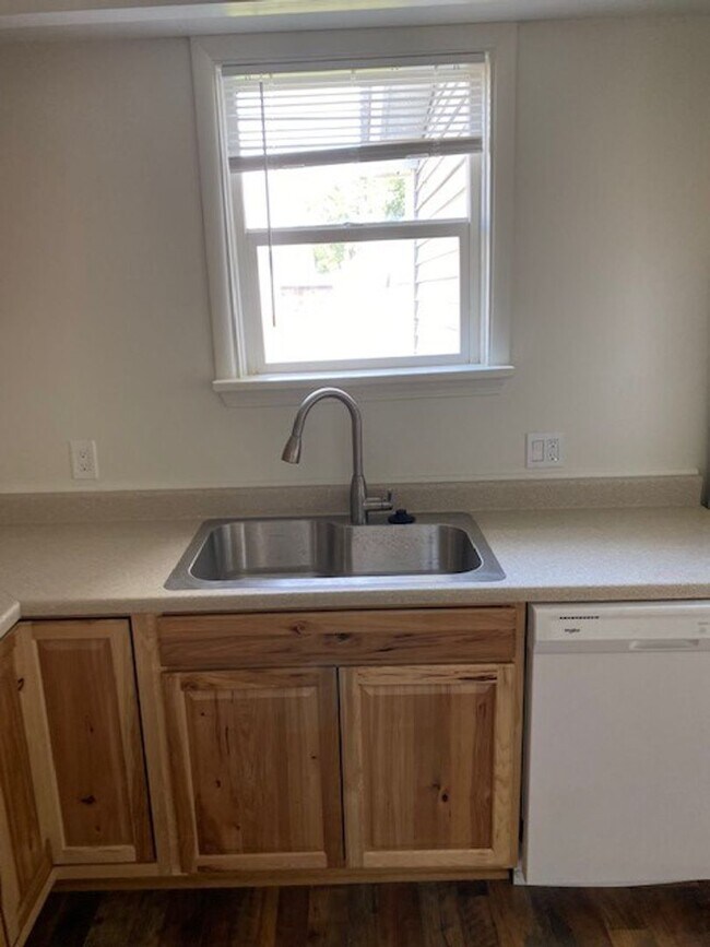 Photo - 27 8th Ave W Unit 1