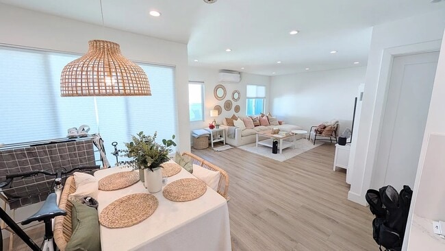 Building Photo - 1113 24th St Unit B