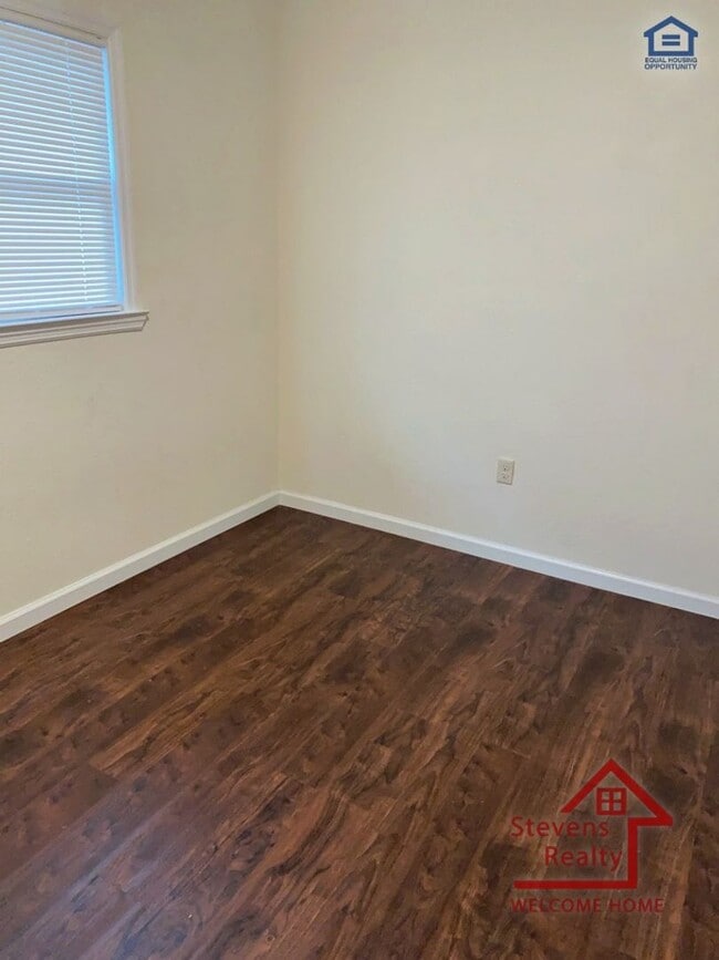 Photo - 416 Greggview St