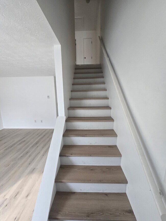 Photo - 6972-6996-6996 Joseph Dr Unit 6990